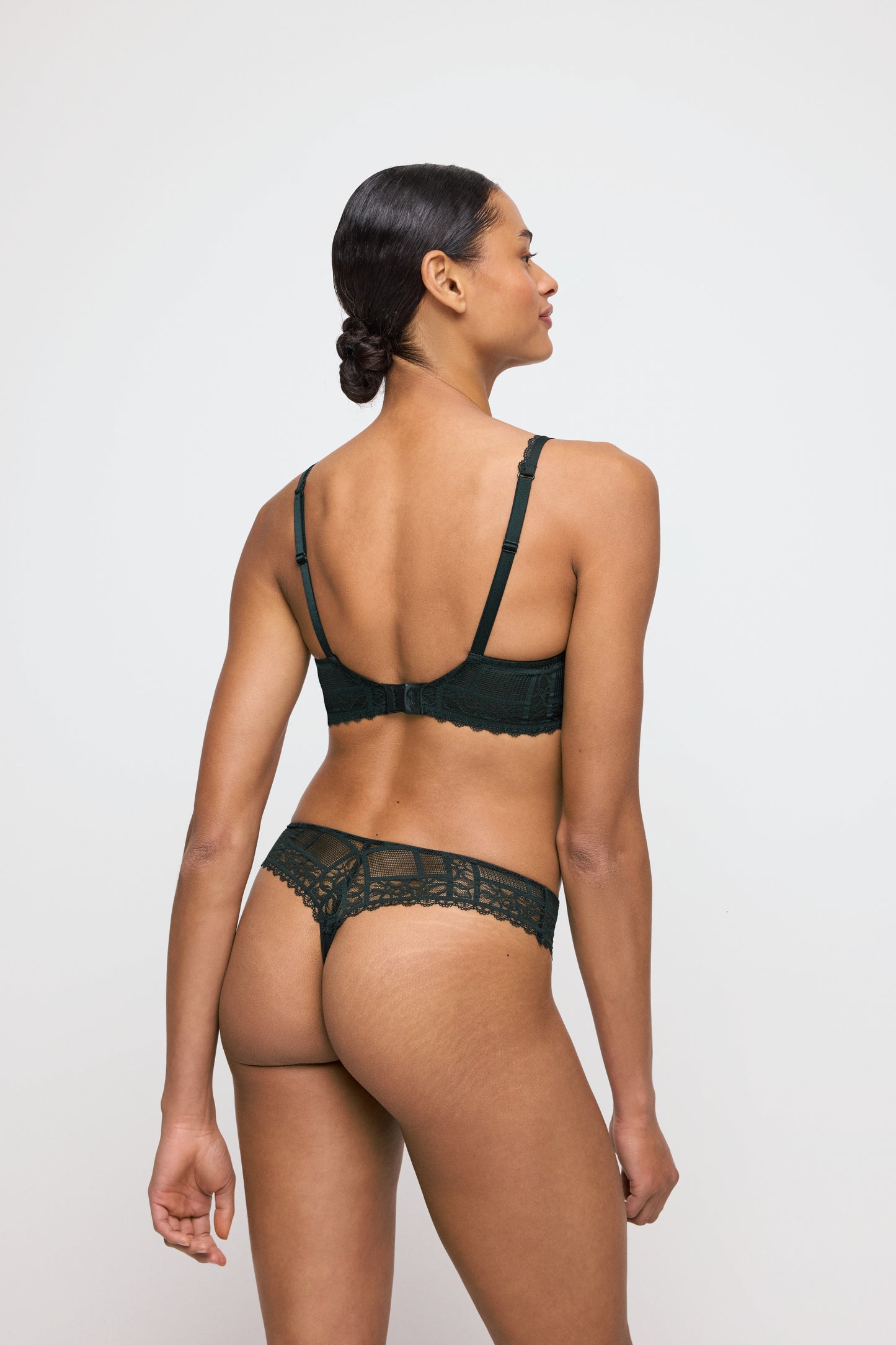 Marie Jo Jadei string Deep Forest