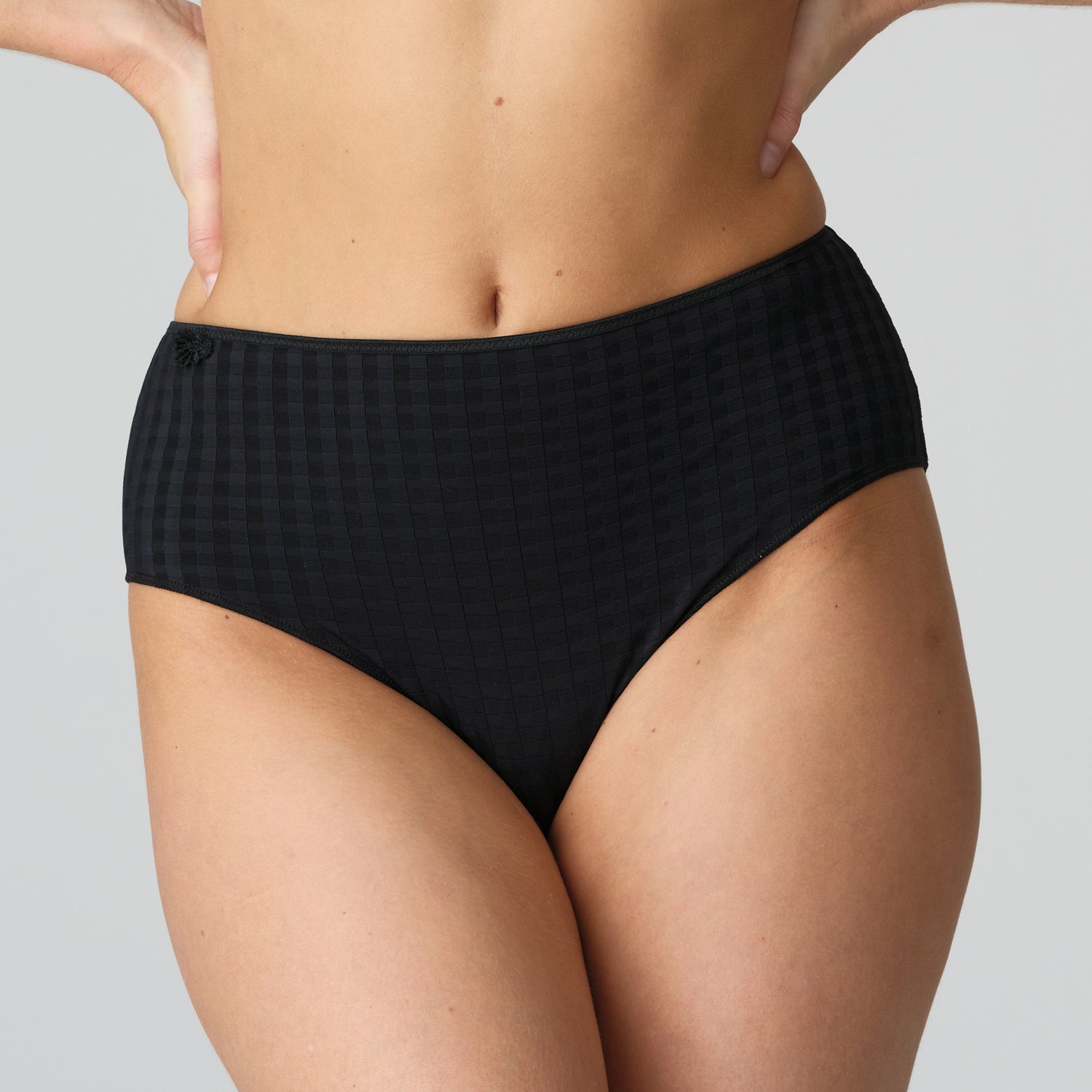 AVERO black