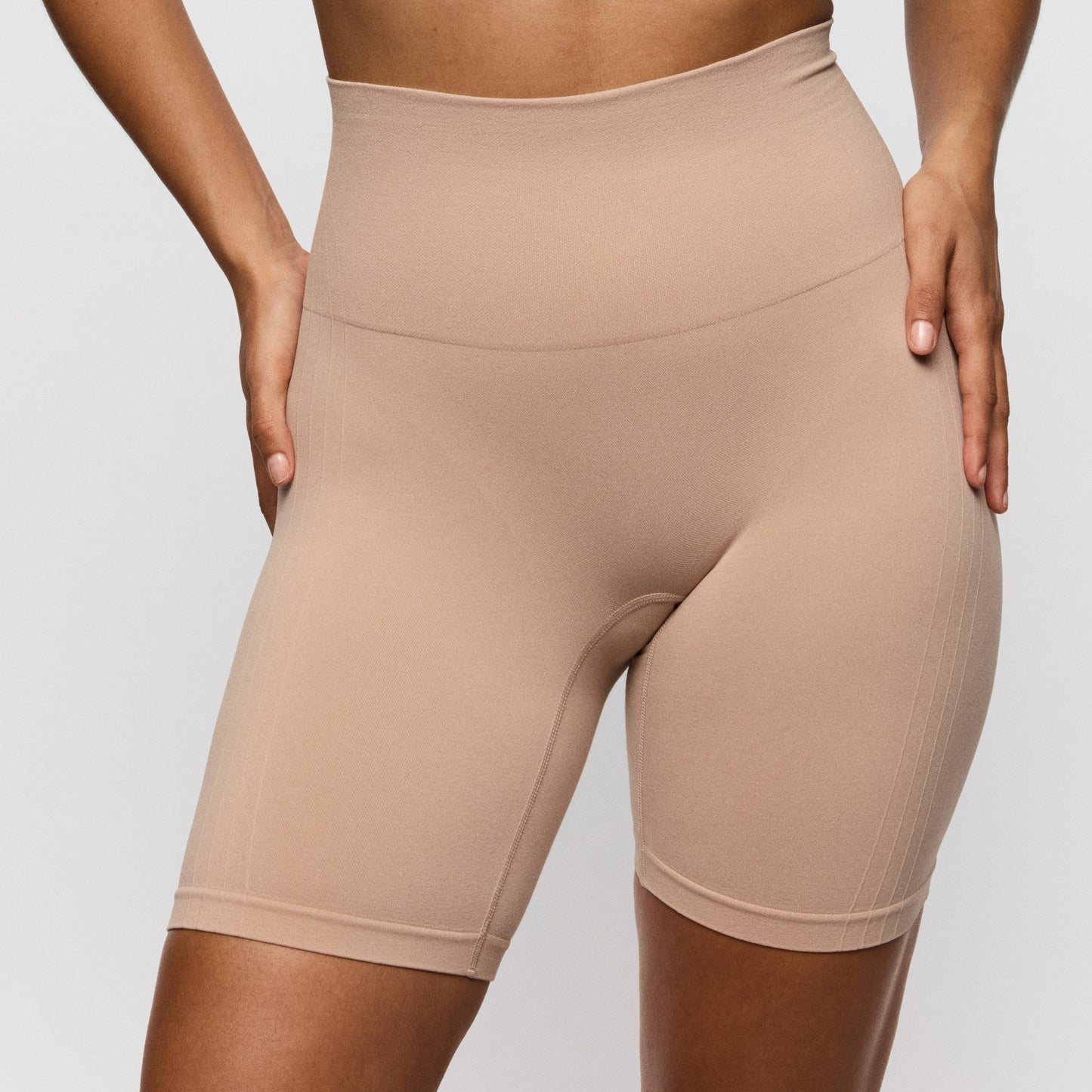 Primadonna Nudda corrigerende slip met pijpjes caffé latte