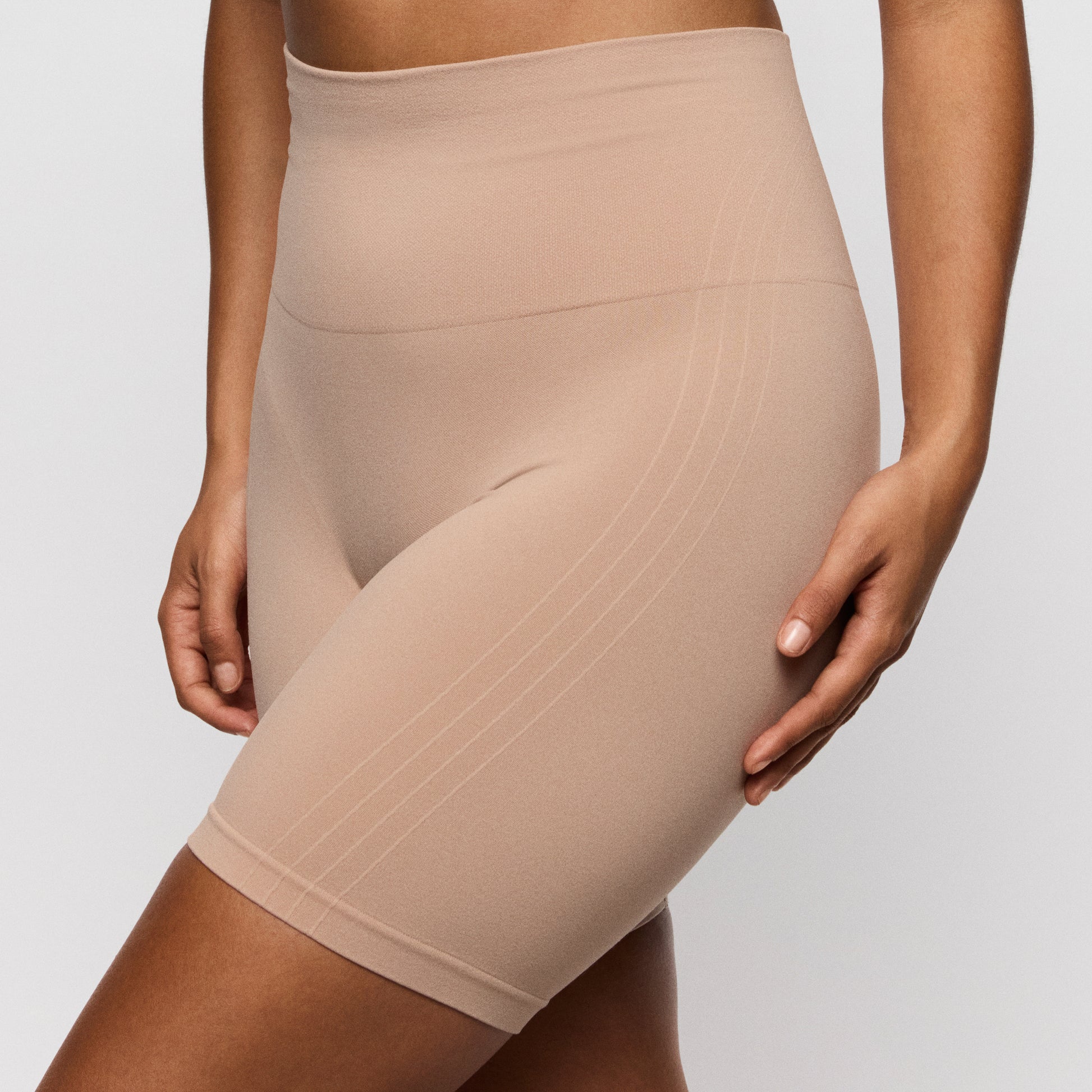 Primadonna Nudda corrigerende slip met pijpjes caffé latte