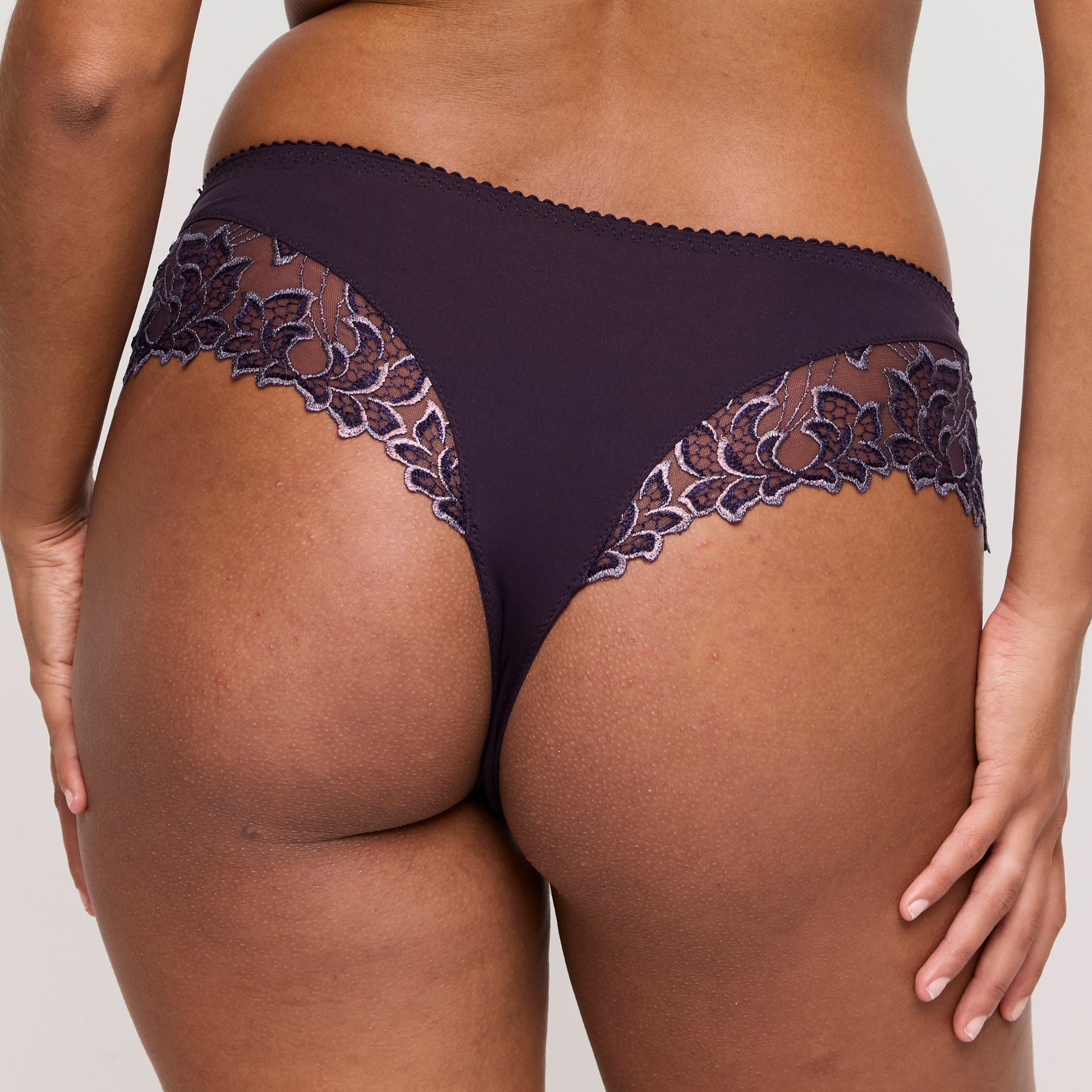 Primadonna Deauville luxe string Amethyst Gem