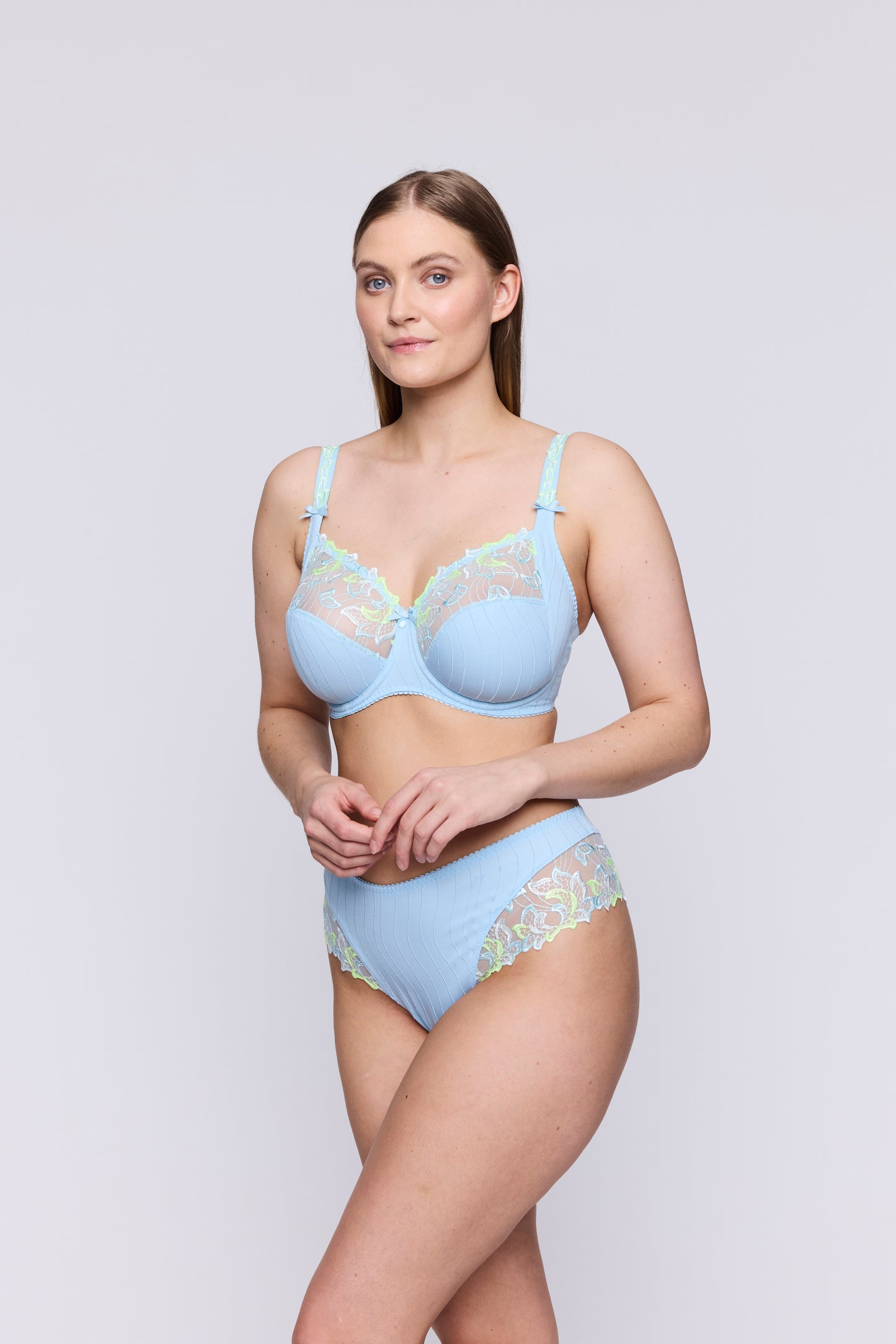 Primadonna Deauville luxe string Milky Blue