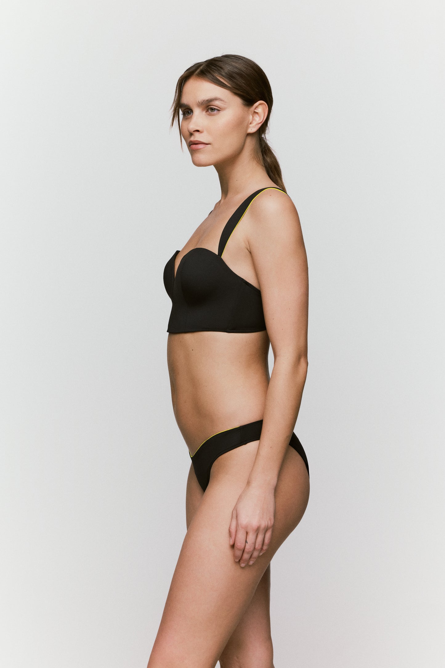 Sarda Swim Greta voorgevormde plunge bikinitop zwart