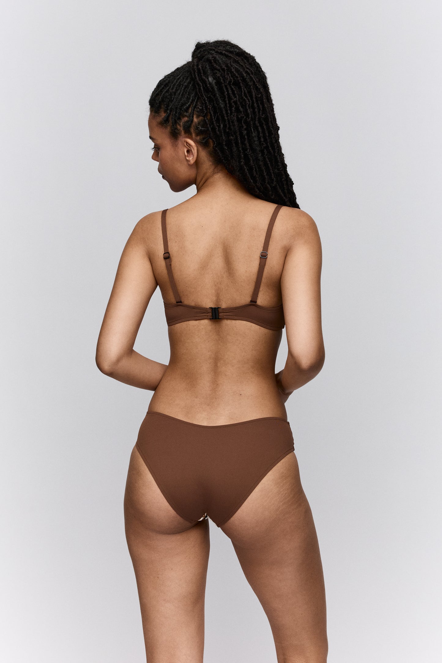 Sarda Swim Biles voorgevormde plunge bikinitop zand