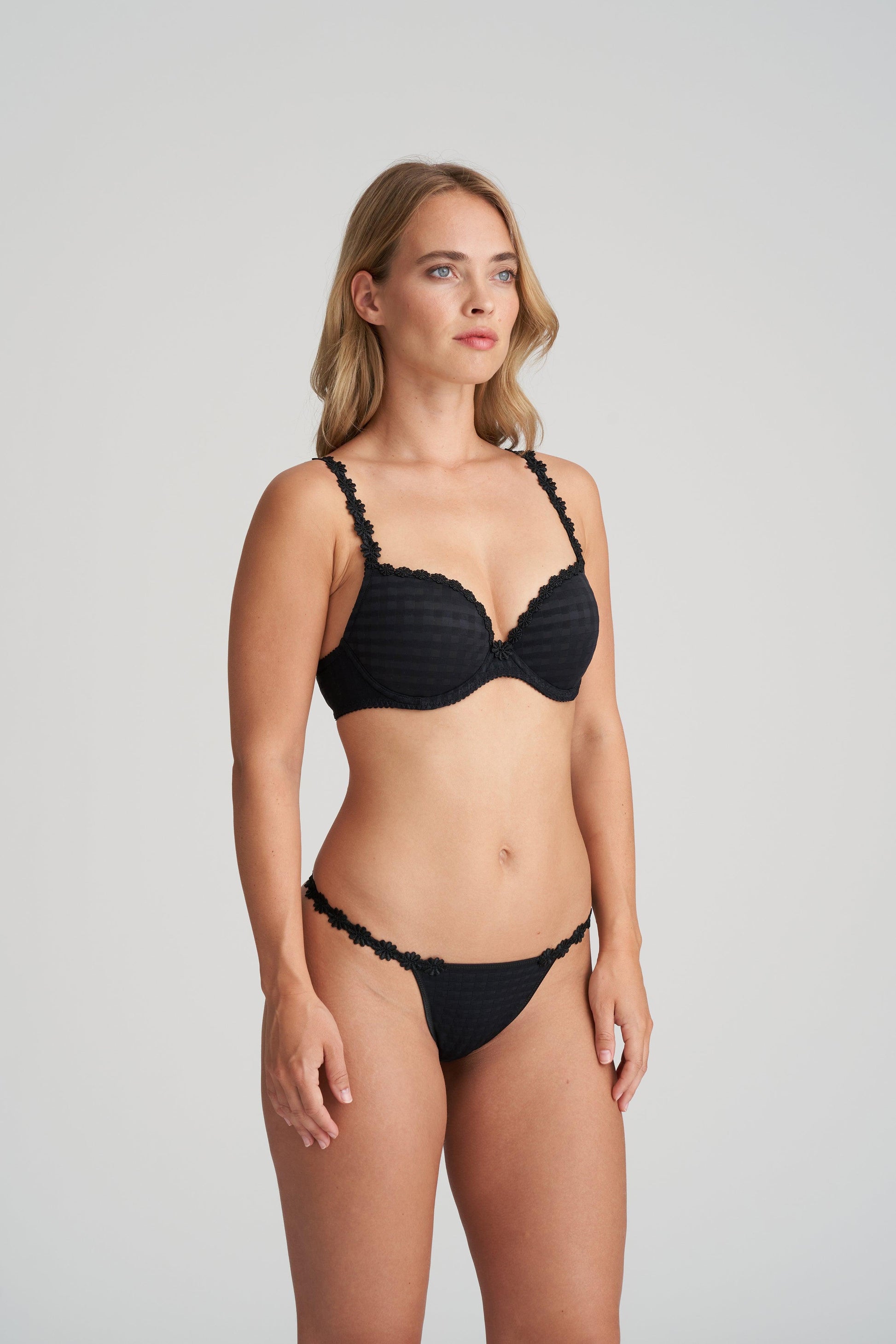 Marie Jo Avero mini string zwart - Lingerie Valentijn