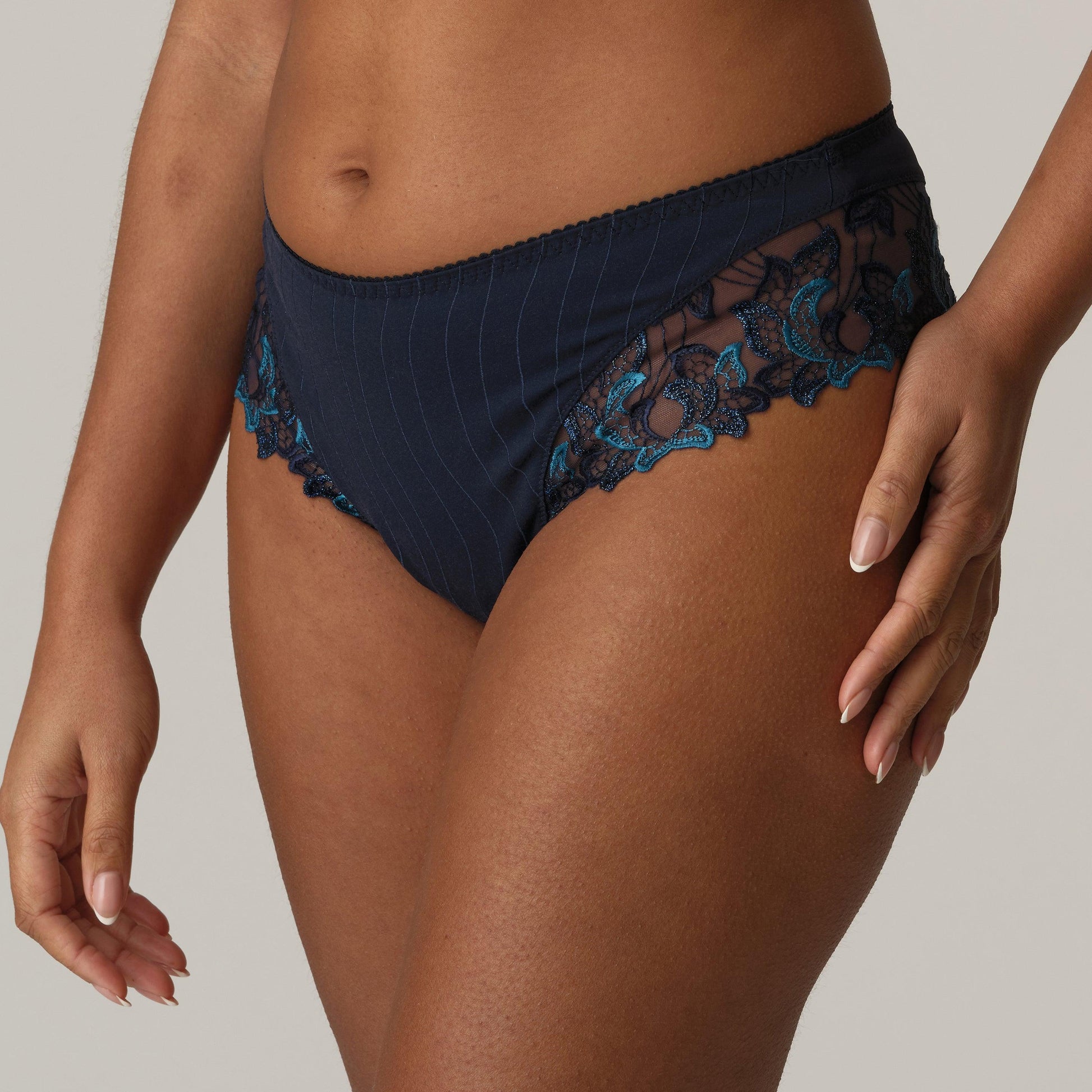 PrimaDonna Deauville luxe string velvet blue - Lingerie Valentijn