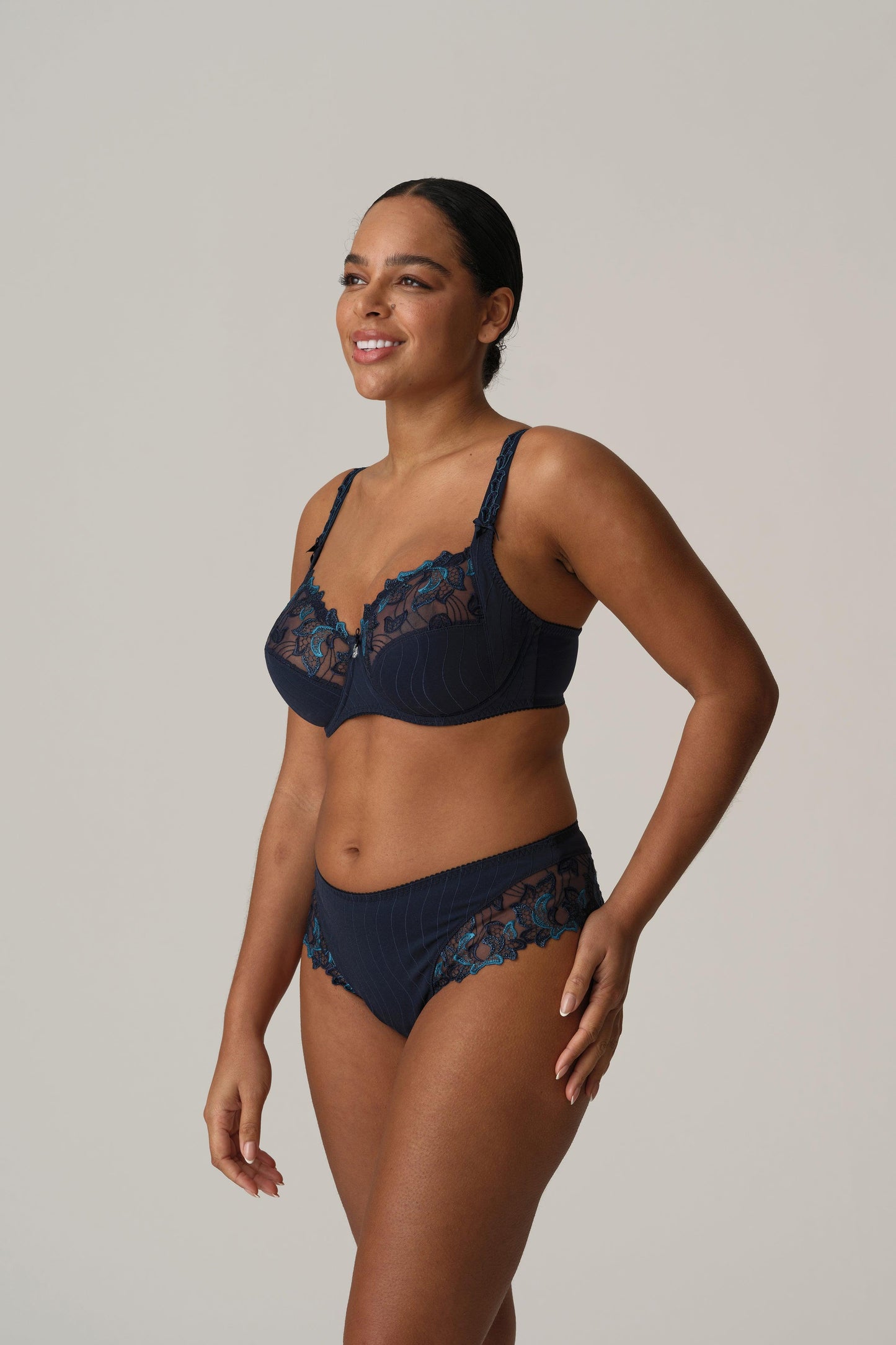 PrimaDonna Deauville luxe string velvet blue - Lingerie Valentijn