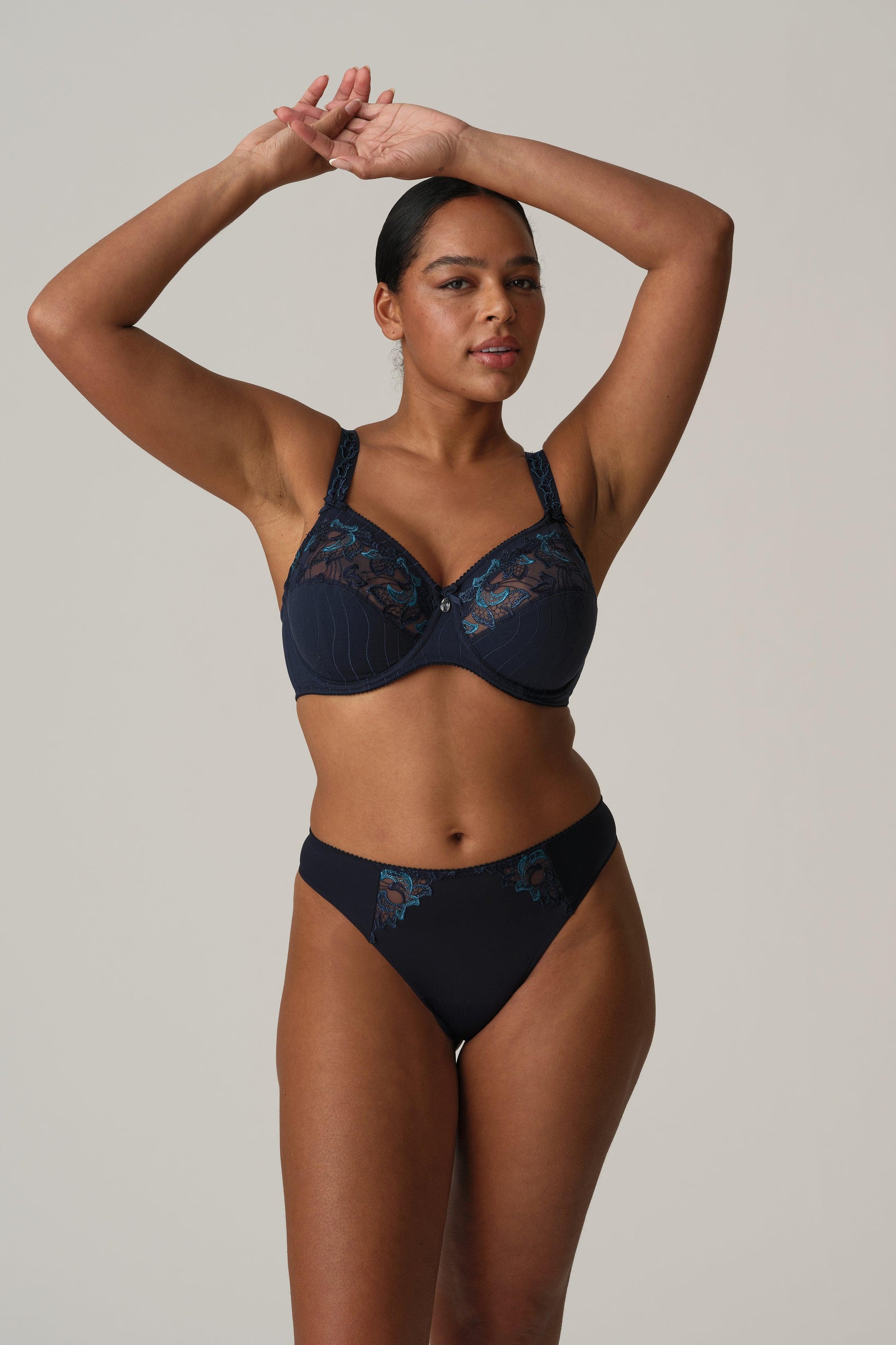 PrimaDonna Deauville string velvet blue - Lingerie Valentijn