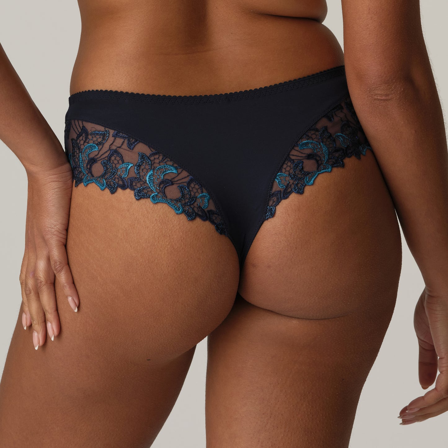 PrimaDonna Deauville luxe string velvet blue