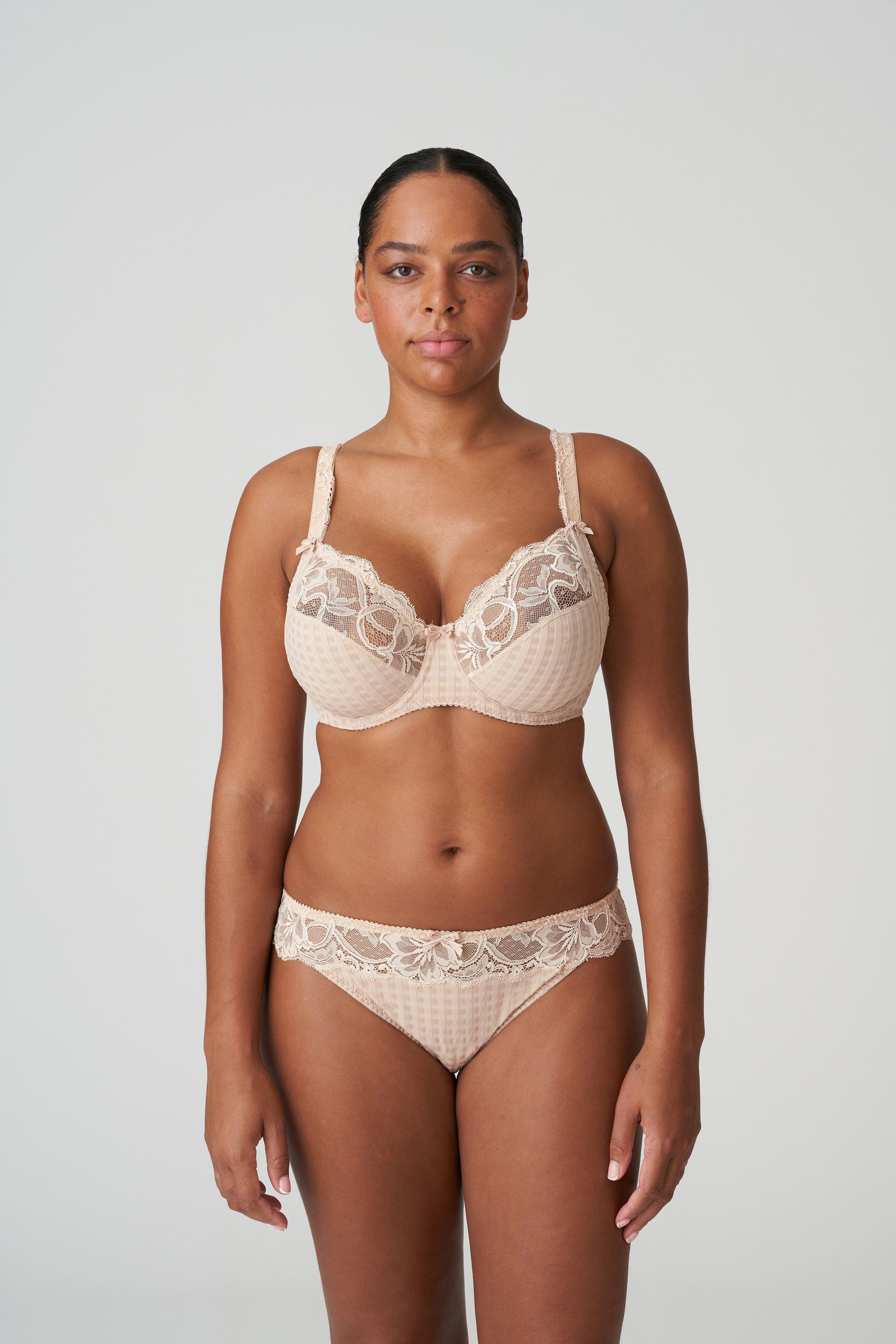 PrimaDonna Madison string caffé latte - Lingerie Valentijn