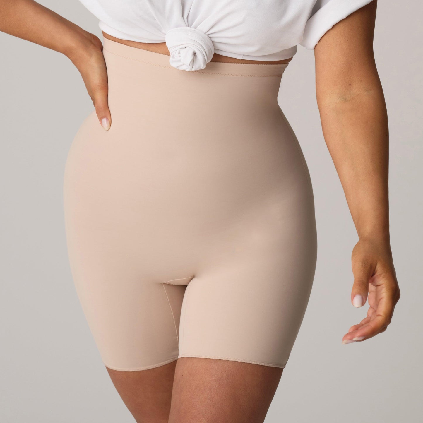 PrimaDonna Perle corrigerende slip met pijpjes caffé latte - Lingerie Valentijn