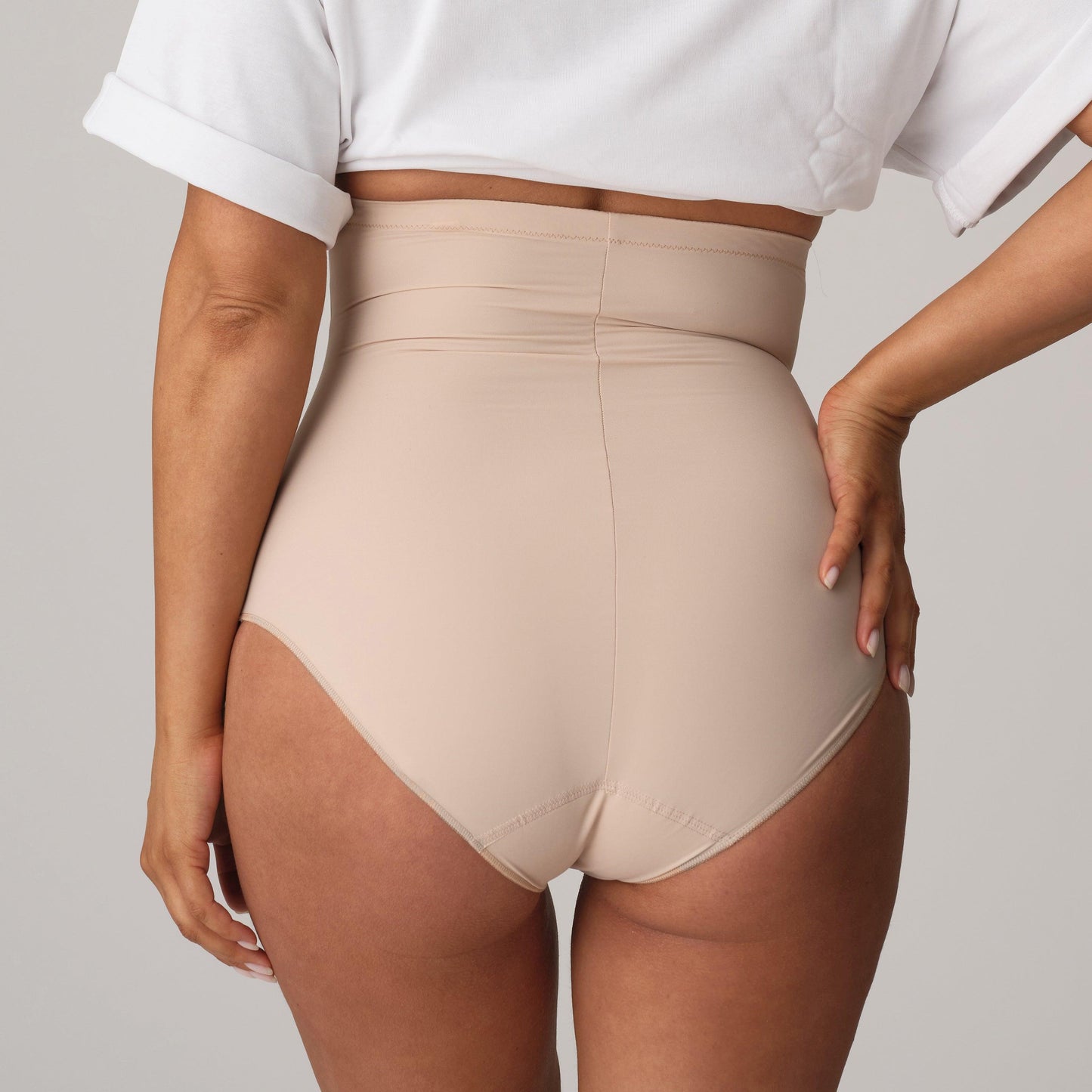 PrimaDonna Perle corrigerende tailleslip caffé latte - Lingerie Valentijn