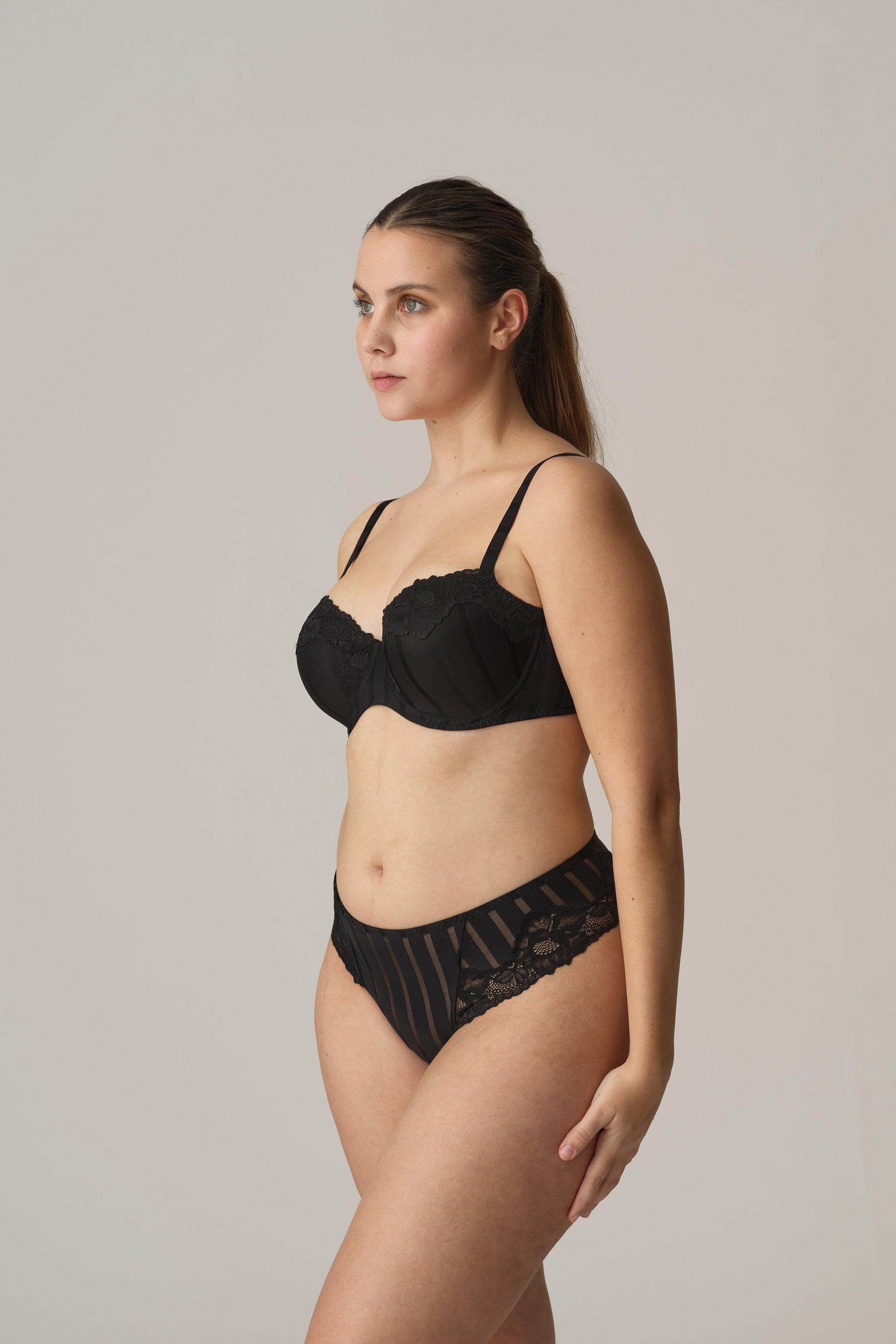 PrimaDonna Twist Maldives string zwart - Lingerie Valentijn